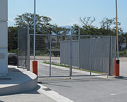 Portão de ferro com alambrado Portão de ferro com alambrado